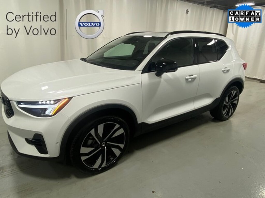 Certified 2025 Volvo XC40 B5 Plus Dark Theme SUV