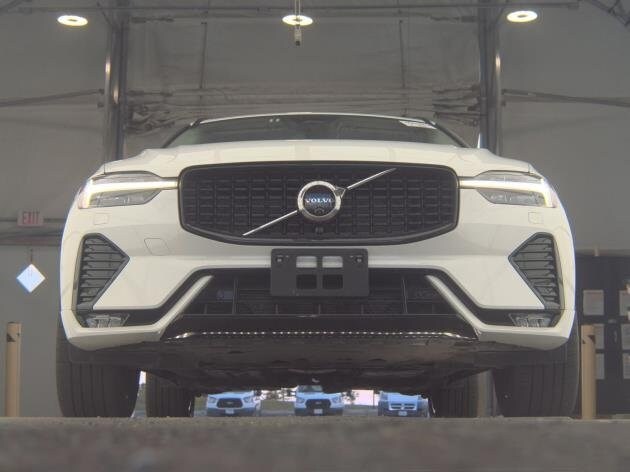 2025 Volvo XC60 B5 Plus photo 4