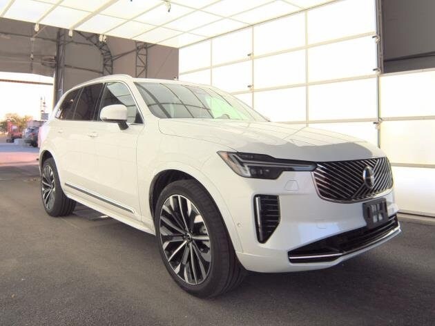 2025 Volvo XC90 Plus photo 2