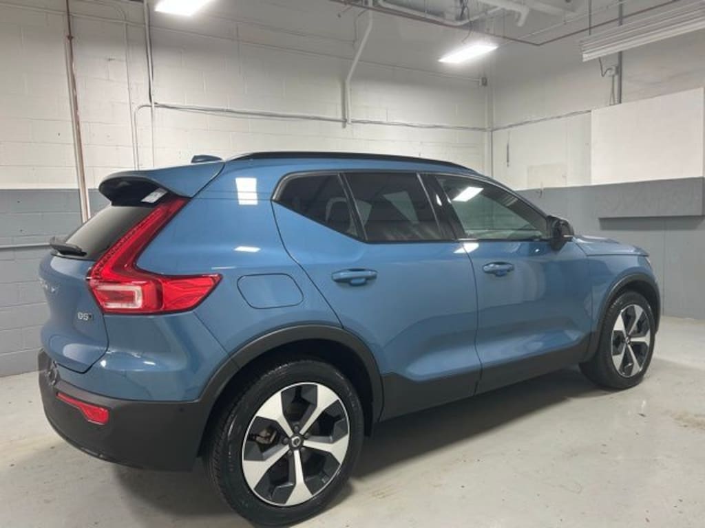 Used 2025 Volvo XC40 B5 Plus Dark Theme SUV