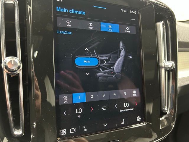 2025 Volvo XC40 Core - Photo 21