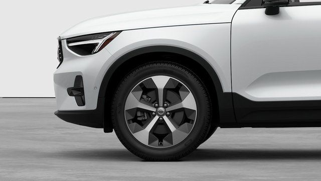 2026 Volvo XC40 Plus - Photo 6