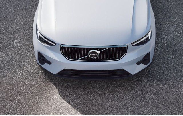2025 Volvo XC40 Plus - Photo 9