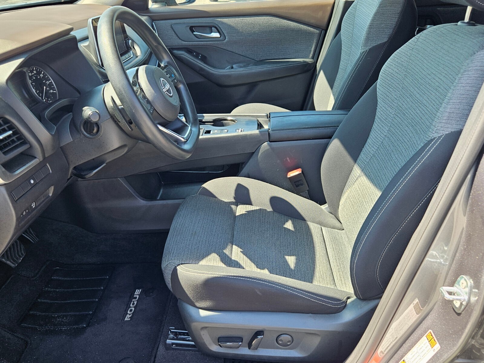 2023 Nissan Rogue SV photo 2