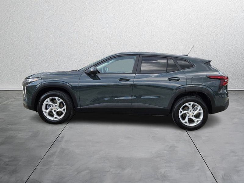 2025 Chevrolet Trax LS photo 2