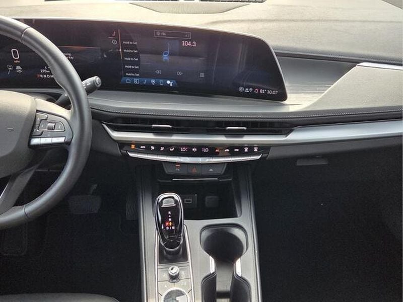 2025 Cadillac XT4 Premium Luxury - Photo 17
