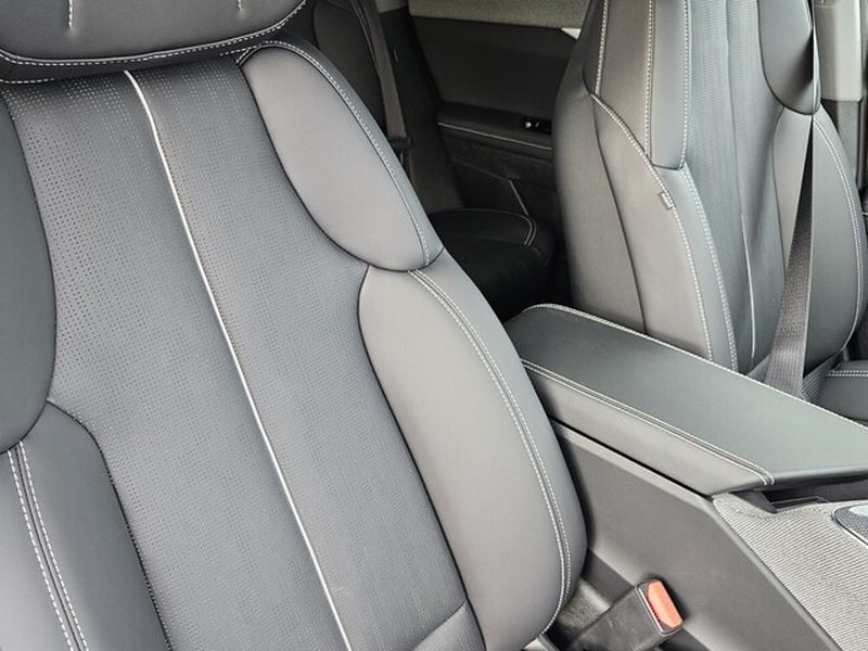2025 Cadillac OPTIQ Sport 2 - Photo 18