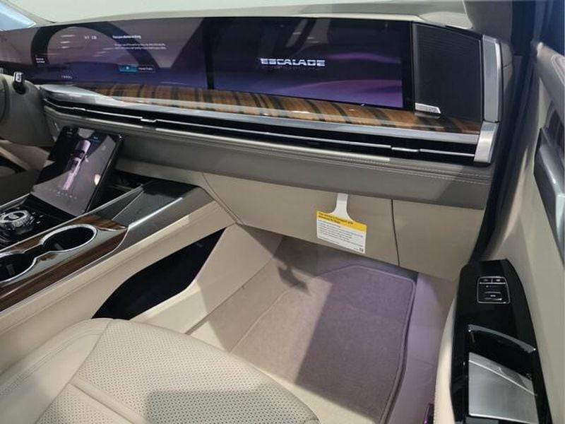 2026 Cadillac Escalade Platinum Luxury - Photo 24