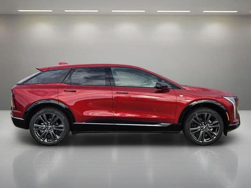 2025 Cadillac OPTIQ Sport 2 - Photo 6