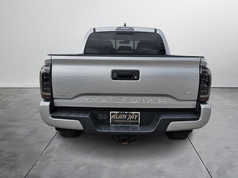 2020 Toyota Tacoma TRD Sport photo 4