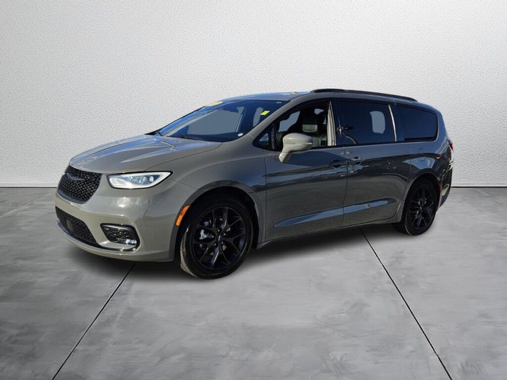 Used 2021 Chrysler Pacifica Touring L