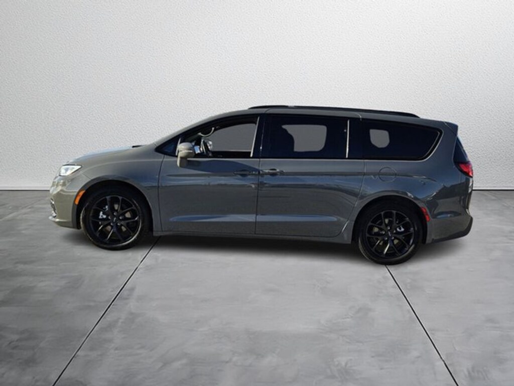 Used 2021 Chrysler Pacifica Touring L