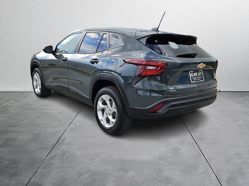 2025 Chevrolet Trax LS photo 3