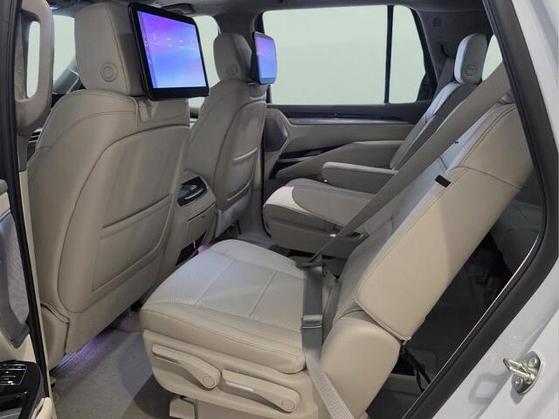2026 Cadillac Escalade Platinum Luxury - Photo 16