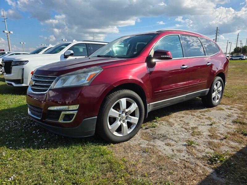 2017 Chevrolet Traverse 1LT photo 3