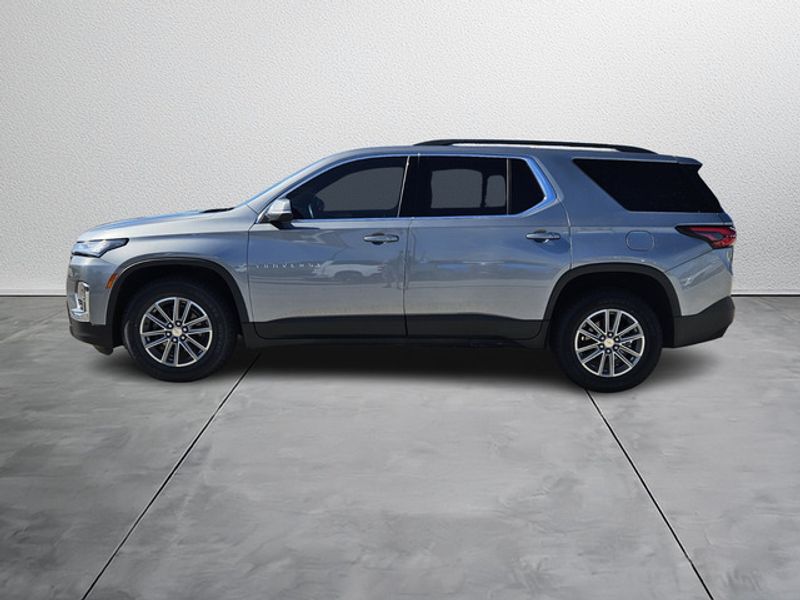 2023 Chevrolet Traverse Cloth photo 2