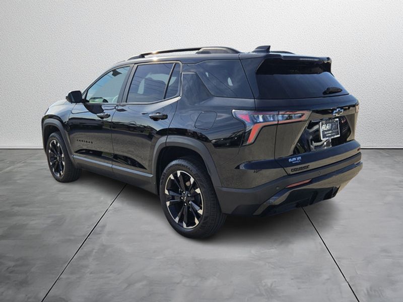 2025 Chevrolet Equinox RS photo 2