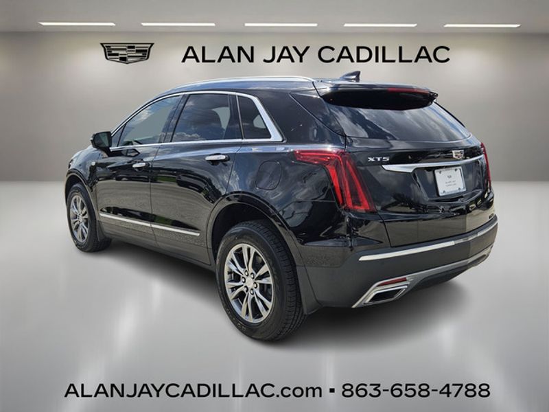 2021 Cadillac XT5 Premium Luxury photo 3