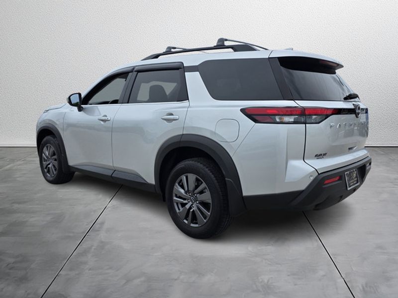 2025 Nissan Pathfinder SV photo 3
