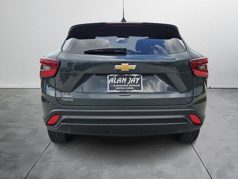2025 Chevrolet Trax LS photo 4