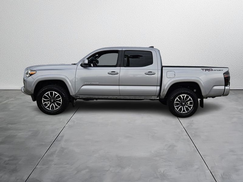 2020 Toyota Tacoma TRD Sport photo 2