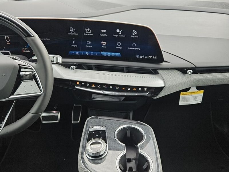 2025 Cadillac OPTIQ Sport 2 - Photo 17