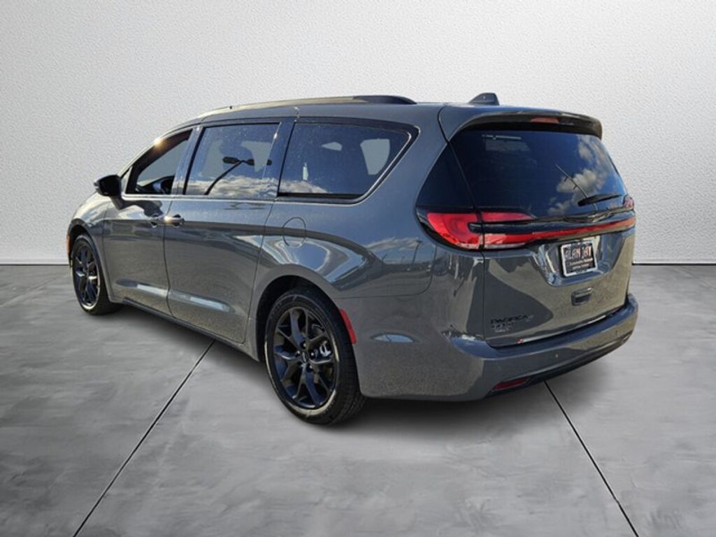 Used 2021 Chrysler Pacifica Touring L