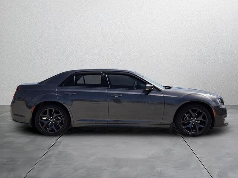 2023 Chrysler 300 Touring L - Photo 6
