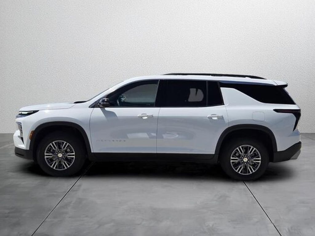 Used 2025 Chevrolet Traverse LT SUV