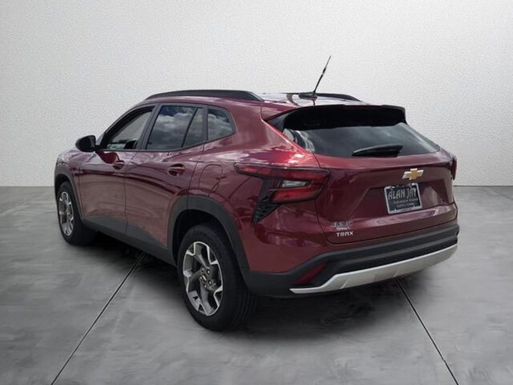 Used 2025 Chevrolet Trax LT SUV
