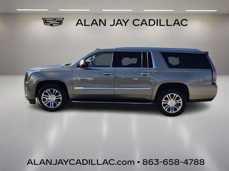 2019 Cadillac Escalade ESV photo 2