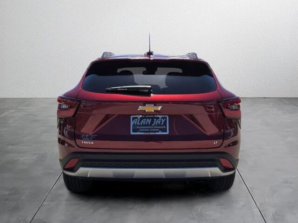 Used 2025 Chevrolet Trax LT SUV