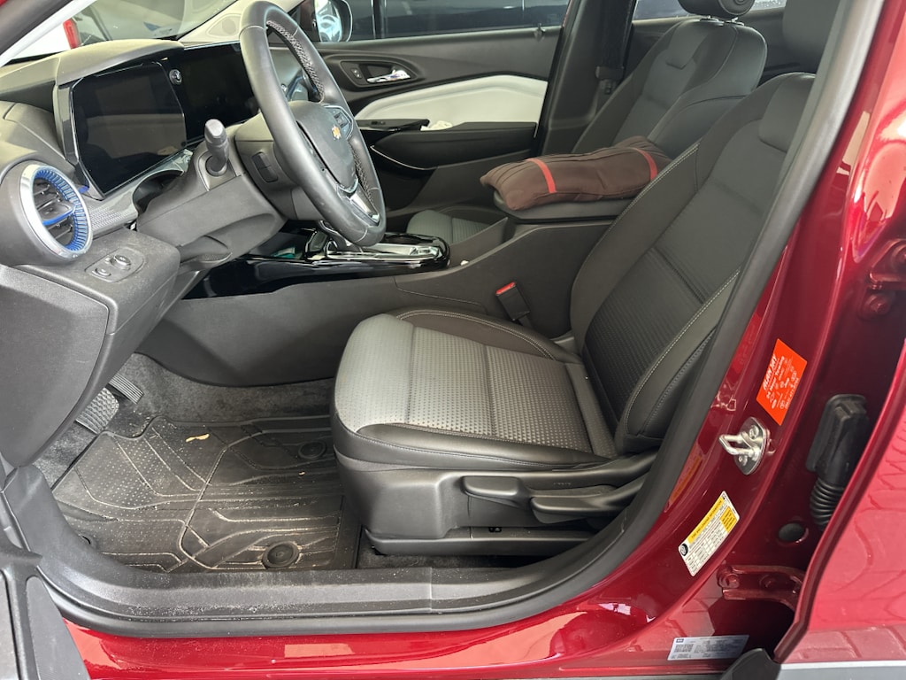 Used 2025 Chevrolet Trax LT SUV