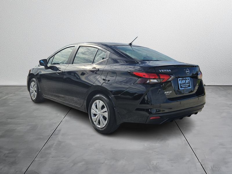 2023 Nissan Versa S photo 4