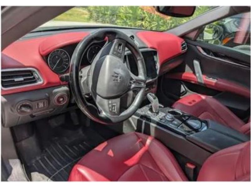 2021 Maserati Ghibli GranLusso photo 3