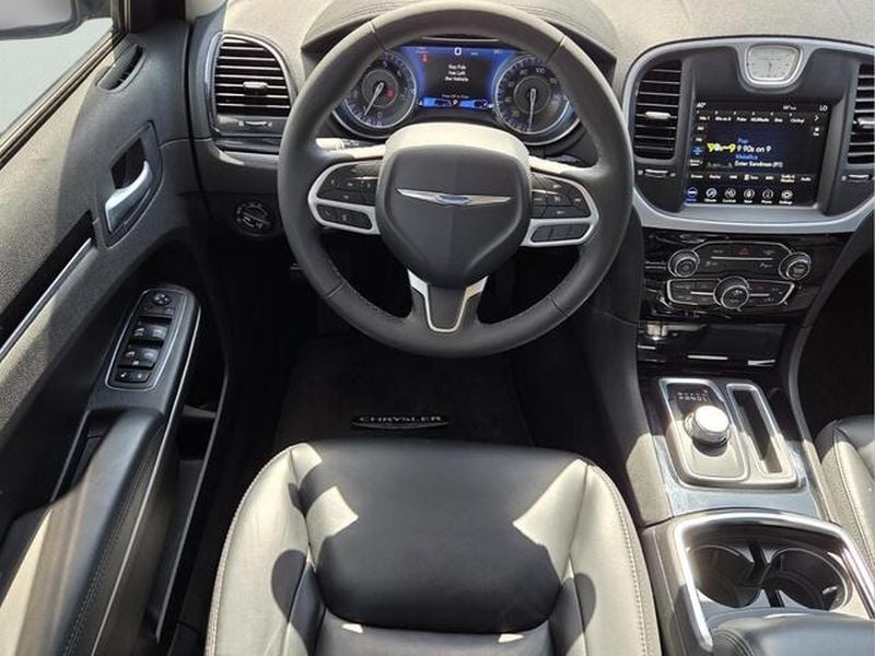 2023 Chrysler 300 Touring L - Photo 13