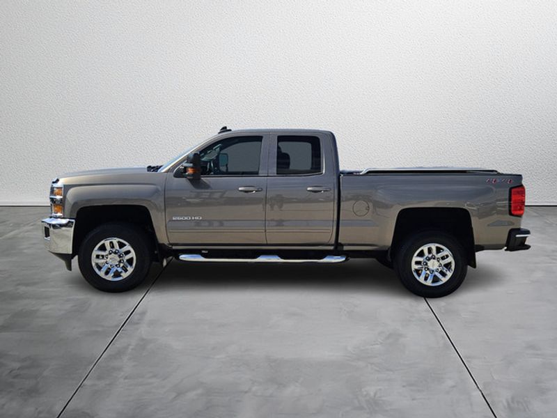 2017 Chevrolet Silverado 2500HD LT photo 2