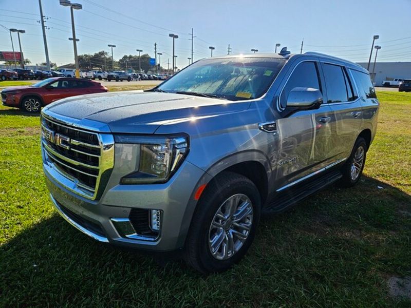 2024 Gmc Yukon SLT photo 3
