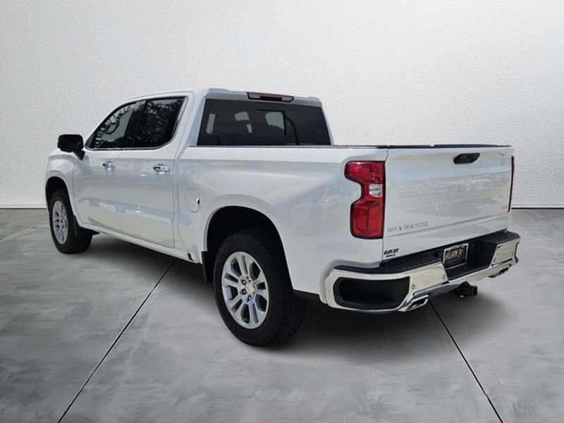 2025 Chevrolet Silverado 1500 LTZ photo 3