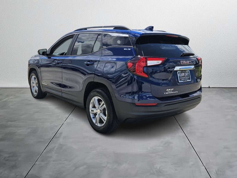 2022 Gmc Terrain SLE photo 2