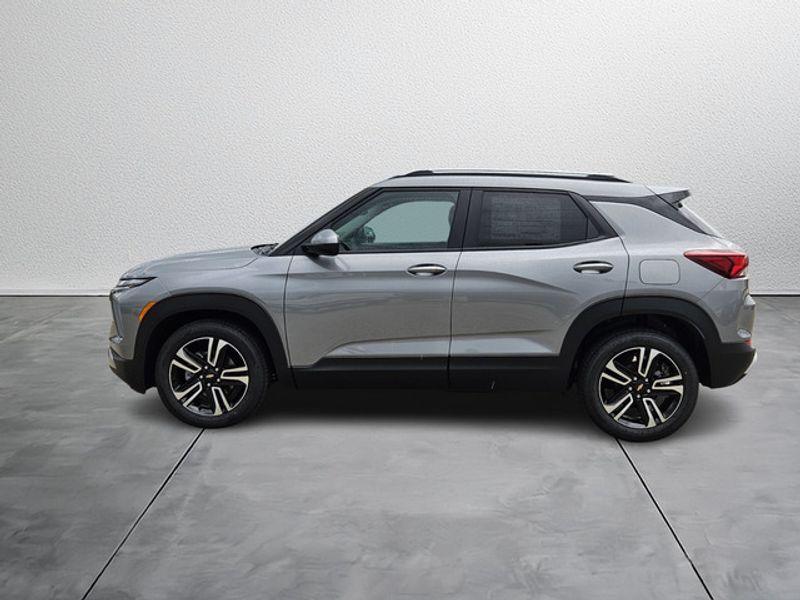 2026 Chevrolet Trailblazer LT photo 2