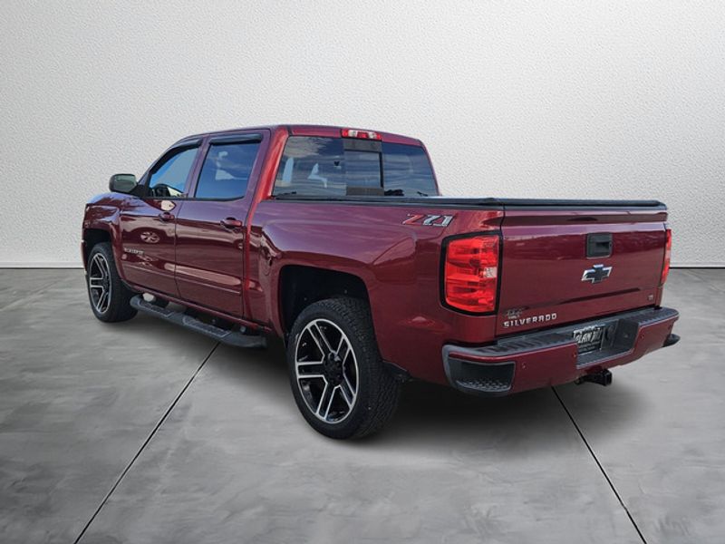 2018 Chevrolet Silverado 1500 LT photo 3