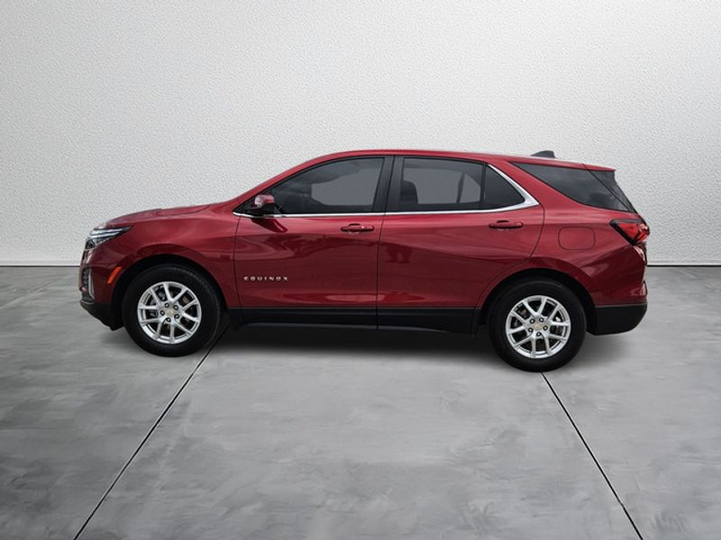 2023 Chevrolet Equinox LT photo 2
