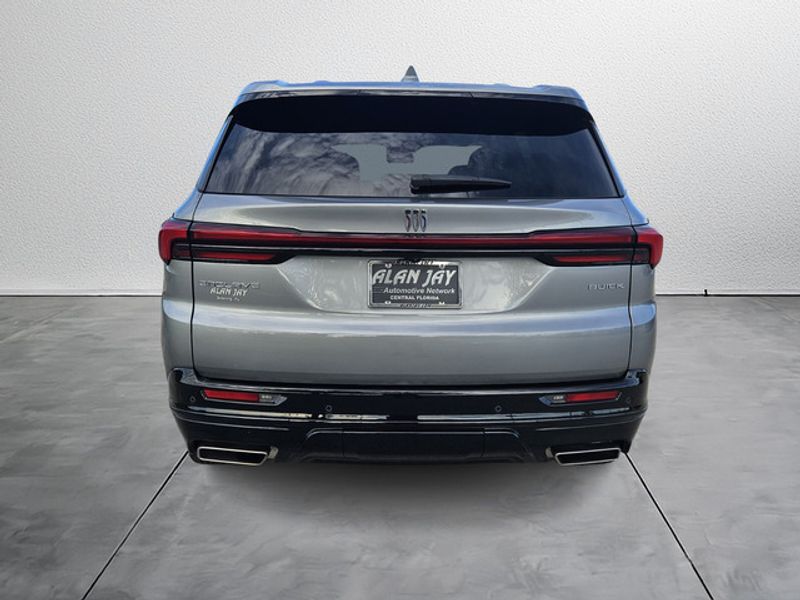 2025 Buick Enclave Sport Touring photo 4