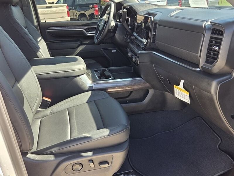 2025 Chevrolet Silverado 3500HD LTZ - Photo 13