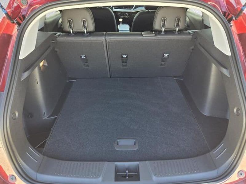 2025 Chevrolet Trax LT - Photo 16