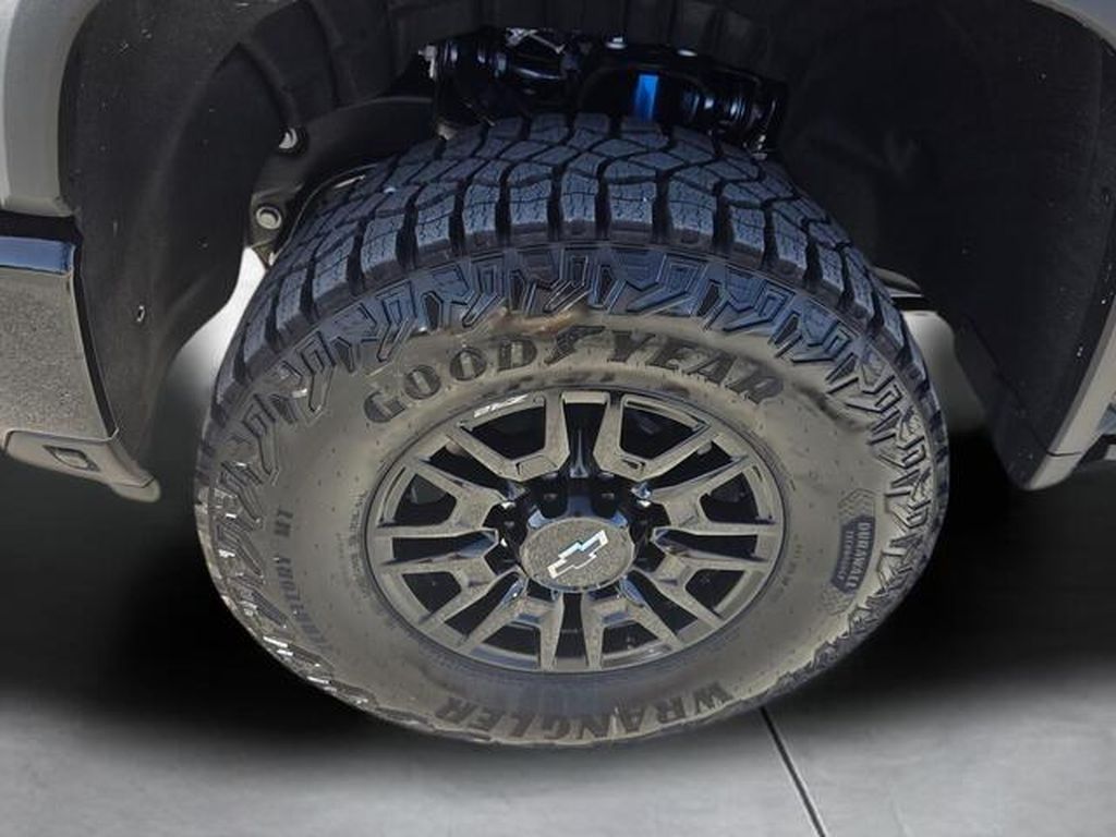 2026 Chevrolet Silverado 2500 HD ZR2 - Photo 10