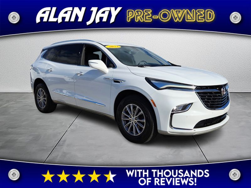 2023 Buick Enclave Essence's photo