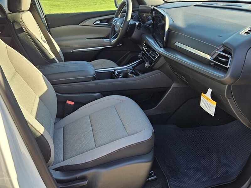 2026 Chevrolet Traverse LT - Photo 13