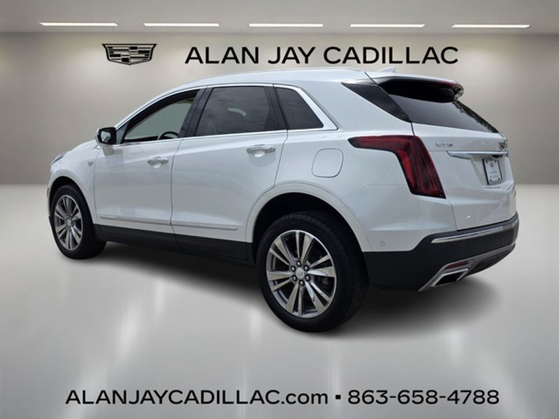 2021 Cadillac XT5 Premium Luxury photo 2